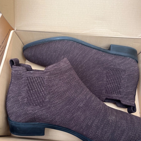 Vivaia size EU 40 (size 9), chocolate, water repellent ankle boots. - Picture 3 of 4